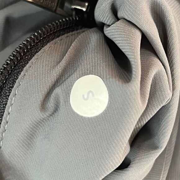 Lululemon Assert Short 10" Linerless Deep Coal - Picture 11 of 13